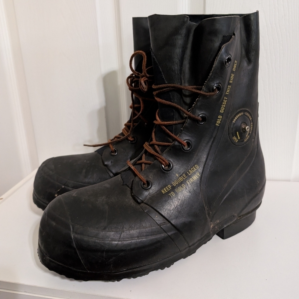 Vintage 80s US Army Bata Boots Men's Size 10R Mickey Mouse Bunny Black 1984